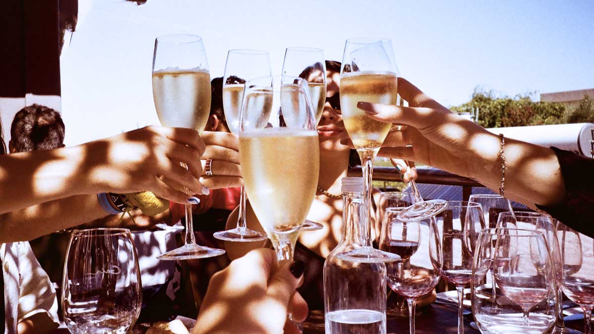vin-effervescent-en-terrasse